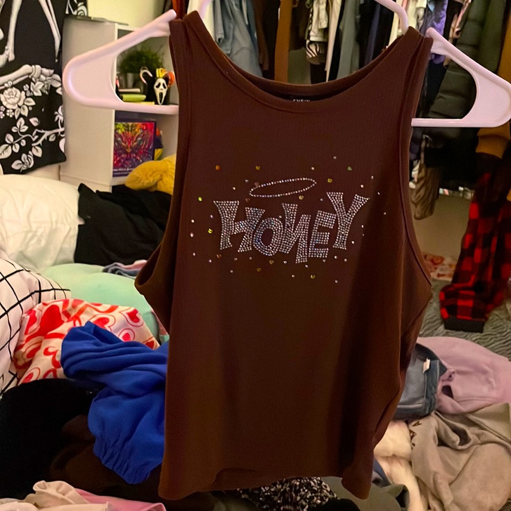 its a rhinestone shirt that says honey and its ling shirt not a crop top lmao